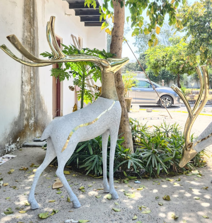 Regal Stag Sculpture – Luxury Outdoor & Indoor Decor